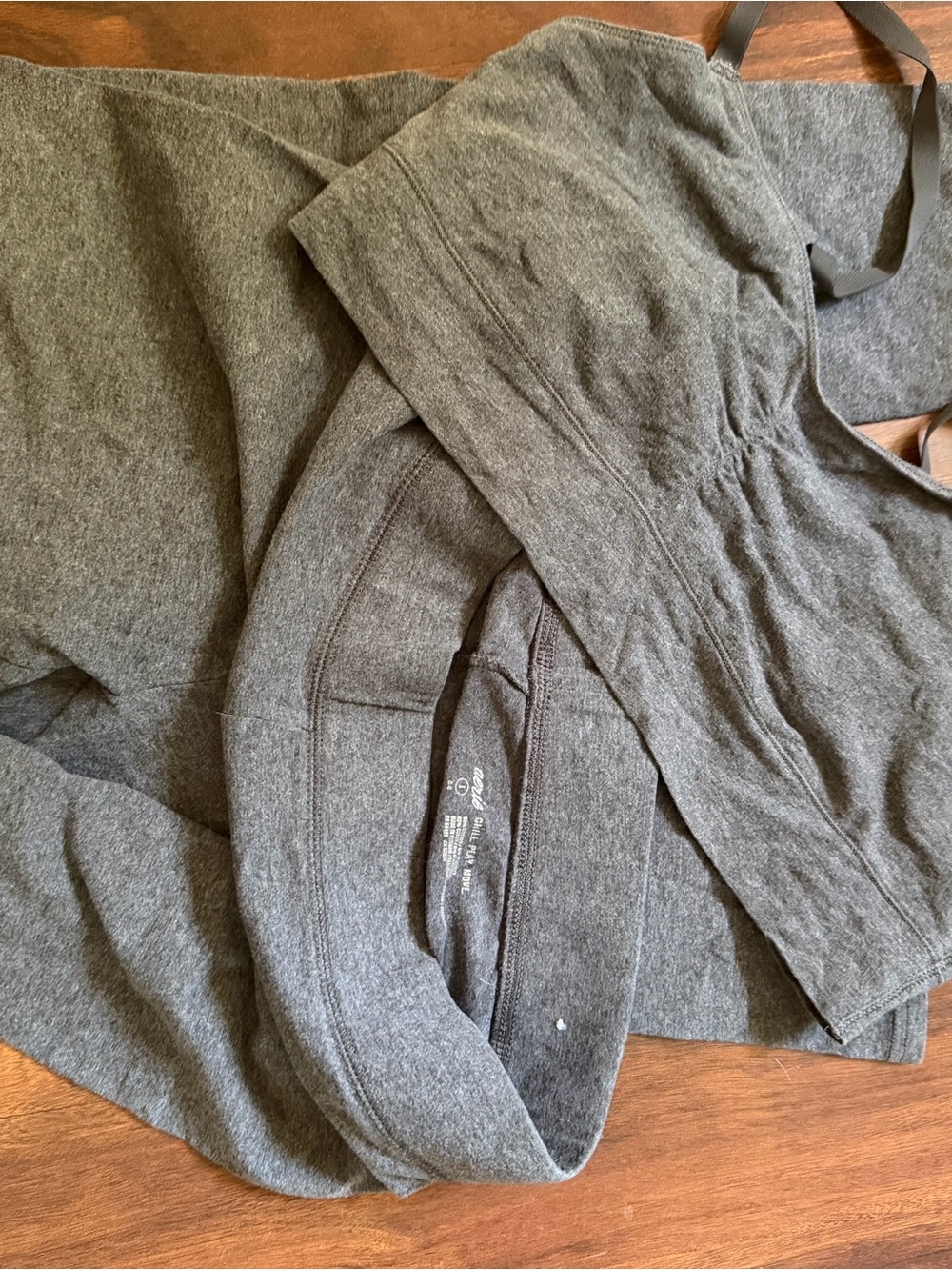 aerie Charcoal Gray Seamless Sports Bra and Leggings